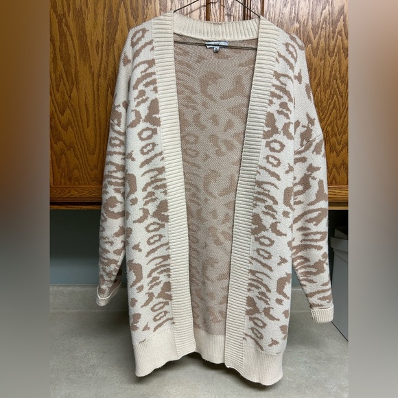 Women’s Fate Cream and Brown Cardigan with Elegant Knit Design cheetah print med - Picture 1 of 3